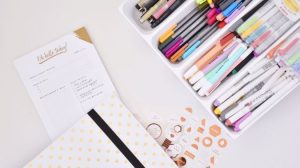 Các đồ dùng văn phòng phẩm thiết yếu