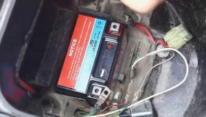 Ắc quy xe máy bị chai