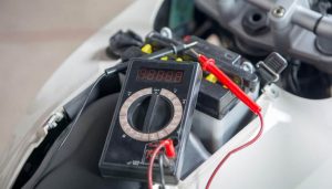 Ắc quy xe máy bị quá tải