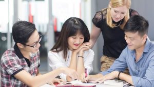 học tiếng anh giao tiếp với giáo viên bản ngữ là gì?