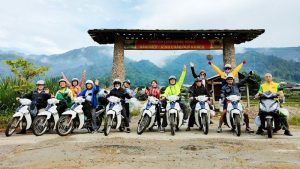 đi phượt cùng bạn bè