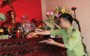 khi nào thì nên vệ sinh bàn thờ