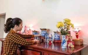 vệ sinh bàn thờ đúng cách