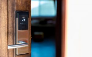 lợi ích khi sử dụng khóa cửa điện tử